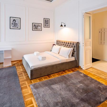 Alfa Apartments Grushevskoho 7 ลวีฟ ภายนอก รูปภาพ