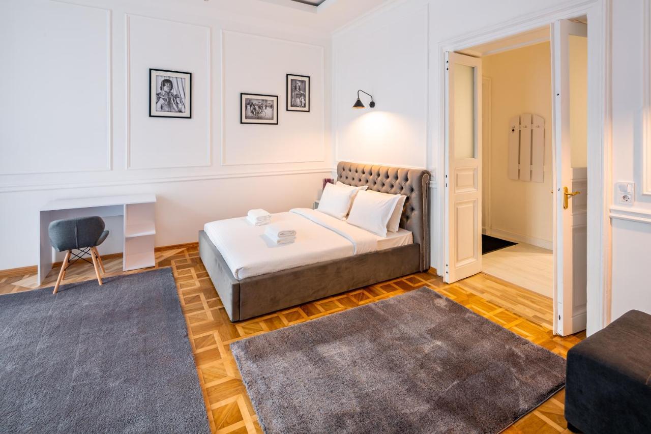 Alfa Apartments Grushevskoho 7 ลวีฟ ภายนอก รูปภาพ