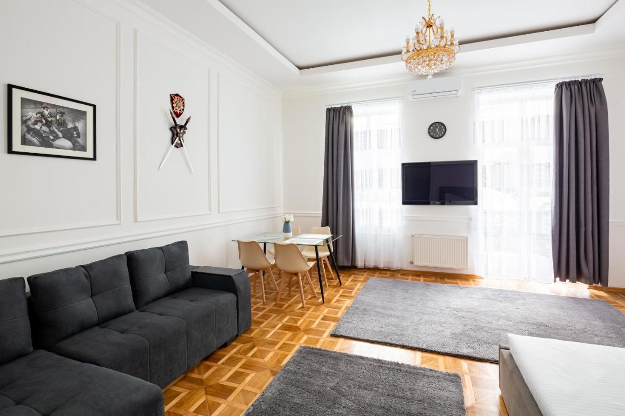 Alfa Apartments Grushevskoho 7 ลวีฟ ภายนอก รูปภาพ
