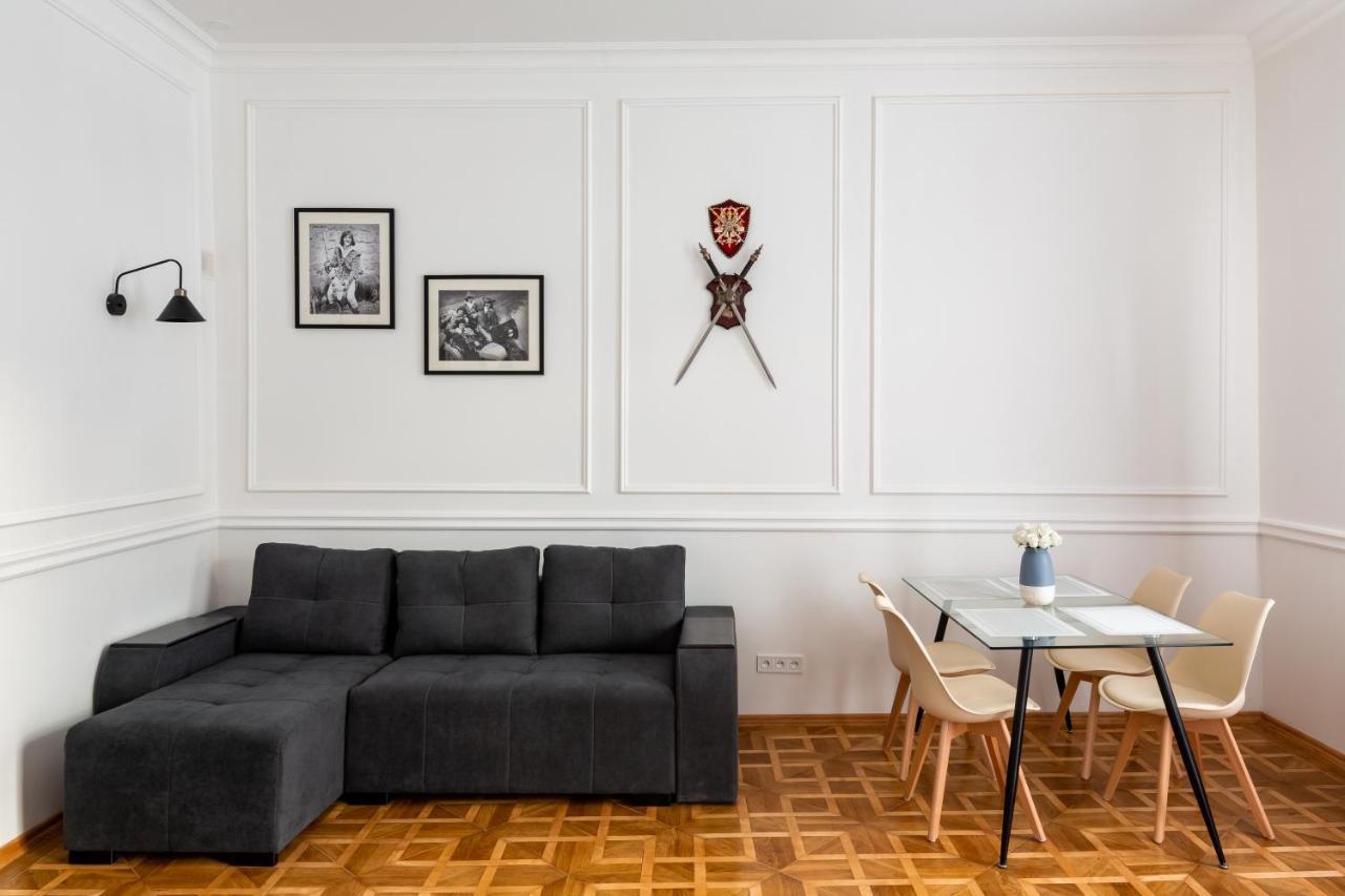 Alfa Apartments Grushevskoho 7 ลวีฟ ภายนอก รูปภาพ